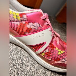 TRAQ By Alegria Womens Tennis Shoes Honeycomb Pink